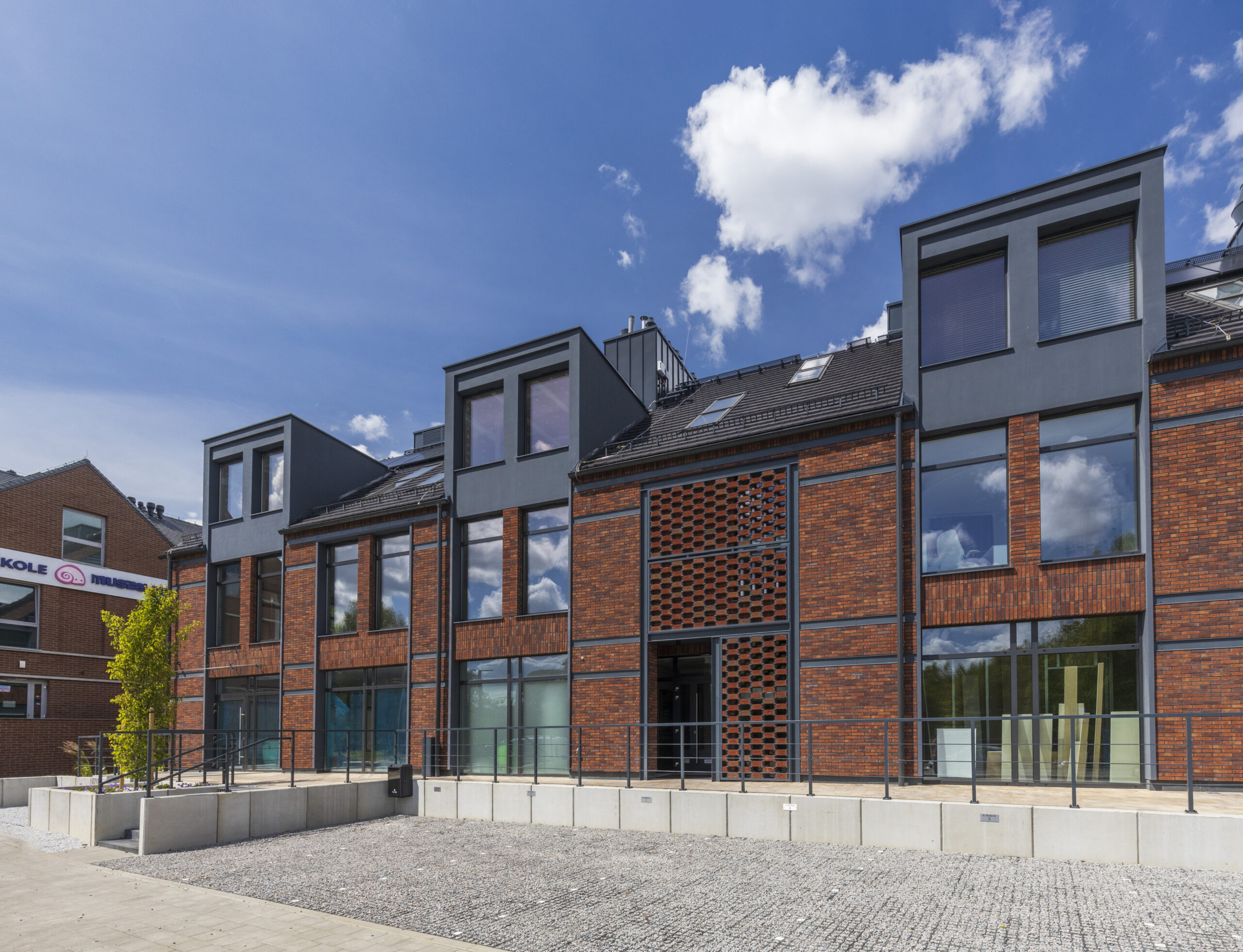 Widok parkingu od ulicy Kossaka